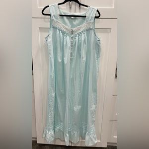 Eileen West
Lace-Trimmed Cotton Ballet-Length Nightgown large. Pale green EUC